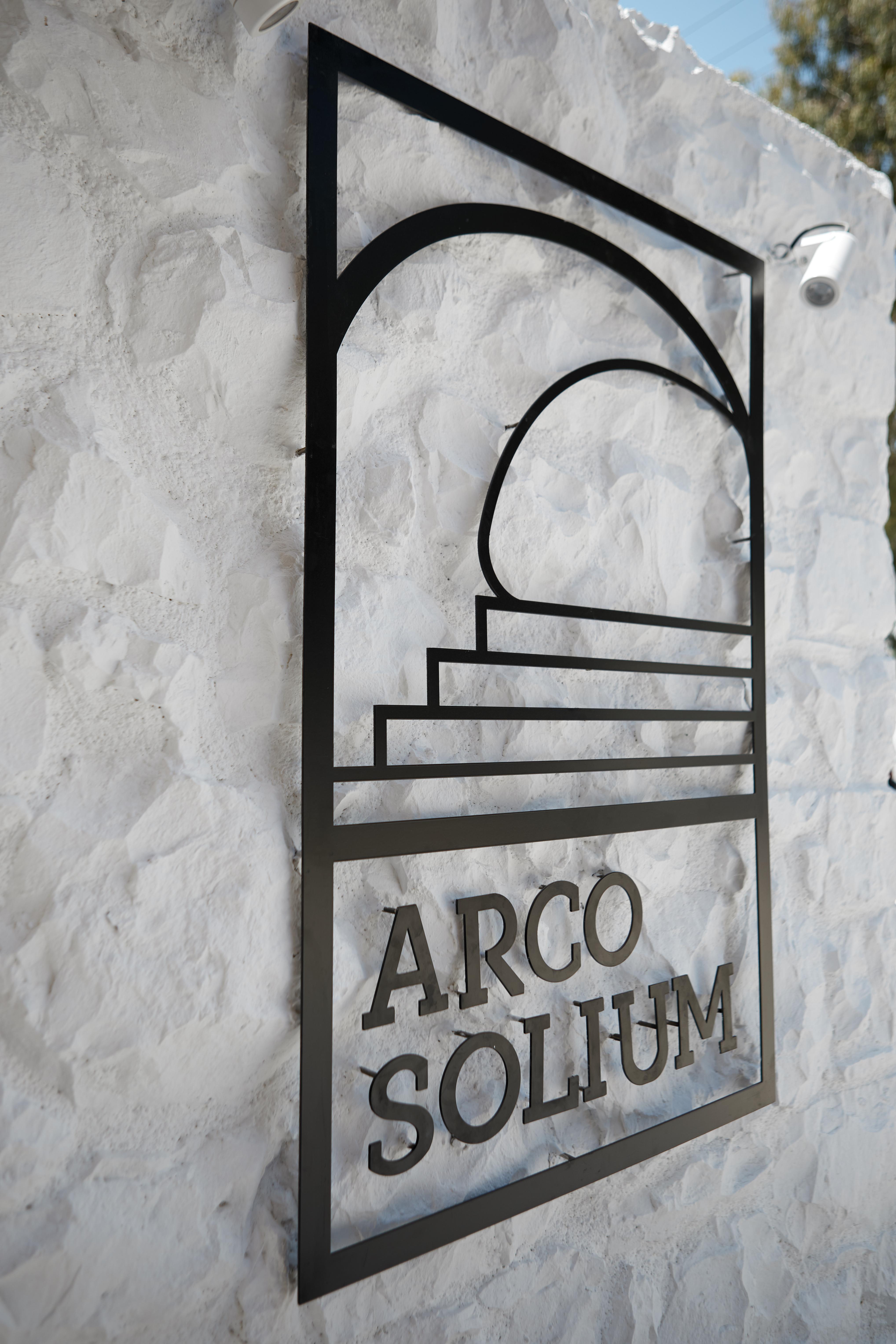 Arco Solium Suites Адамас Экстерьер фото